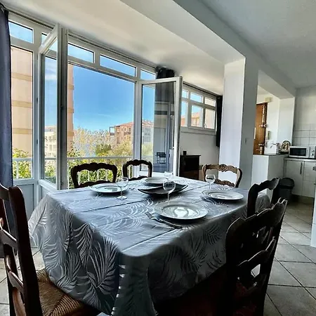 Apartament Grand T3 Avec Vue - Proche - Parking & Ac *