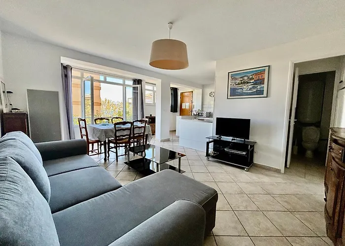 Grand T3 Avec Vue - Proche - Parking & Ac * Ajaccio (Corsica)